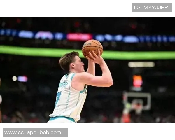 34号秀卡尔克布伦纳半场完美表现6投全中贡献13分4篮板1抢断1盖帽 34号秀卡尔克布伦纳半场完美表现6投全中贡献13分4篮板1抢断1盖帽