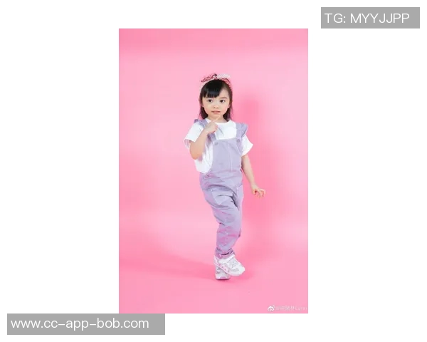 卡扎伊什维利与家人共享休闲时光照片曝光续约泰山仍在悬而未决中