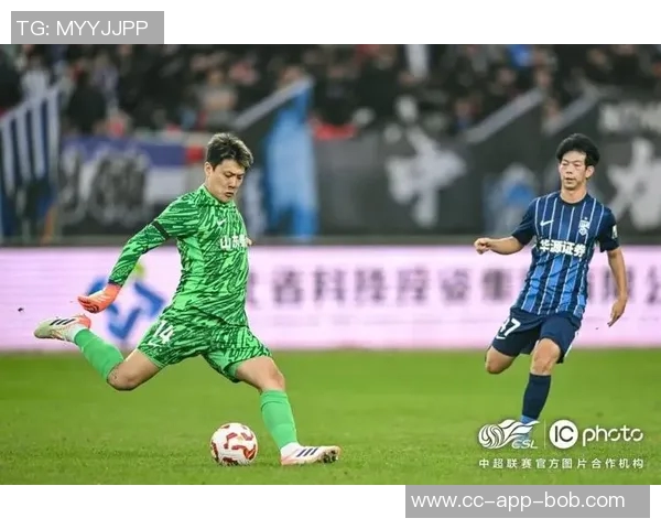 山东泰山队出发武汉备战中超收官战全力争胜迎接武汉三镇挑战